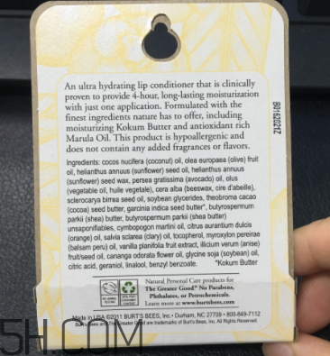 小蜜蜂細致修護唇膏很油嗎？夏天用合適嗎？