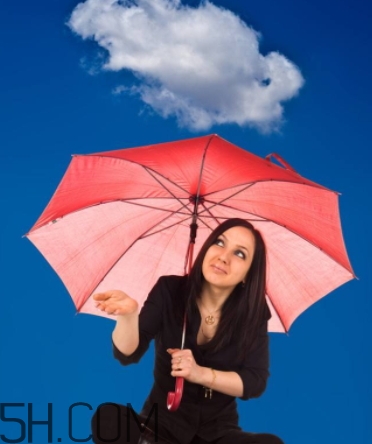 女生說(shuō)記得帶傘什么意思？女生說(shuō)雨傘什么意思？