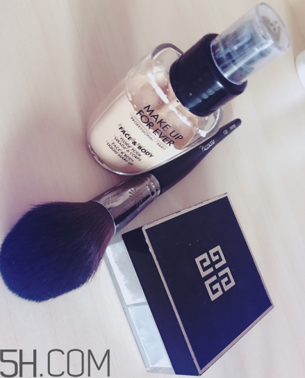 make up forever水粉霜好用嗎？make up forever水粉霜多少錢？