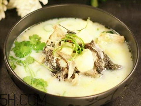 鯽魚湯發黑能喝嗎 鯽魚湯發黑是怎么回事