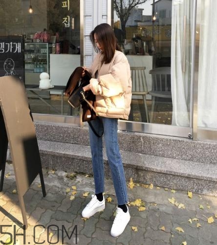 米色羽絨服怎么搭配？米色羽絨服搭配圖片