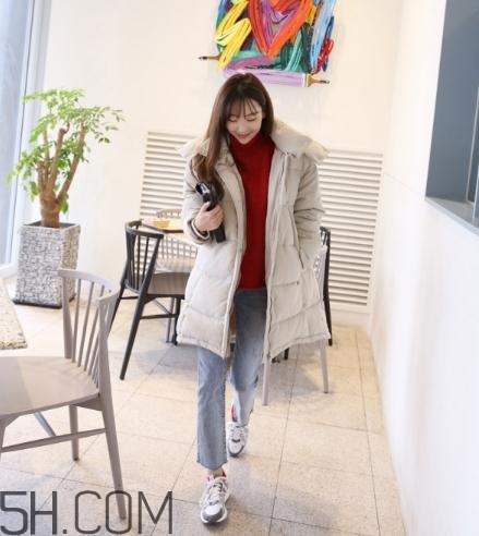米色羽絨服怎么搭配？米色羽絨服搭配圖片