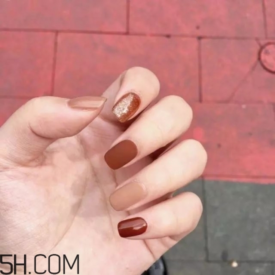 美甲涂什么顏色好看？2018冬天最美的韓式美甲