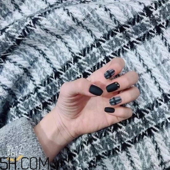 美甲涂什么顏色好看？2018冬天最美的韓式美甲