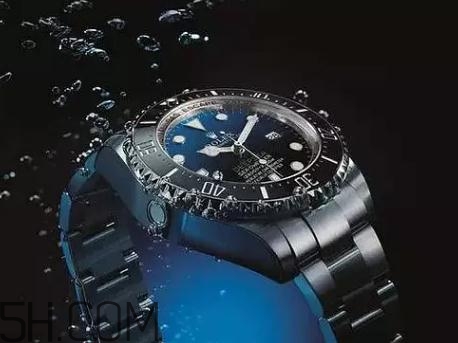 防水手表能帶著游泳嗎？防水手表可以泡溫泉嗎？