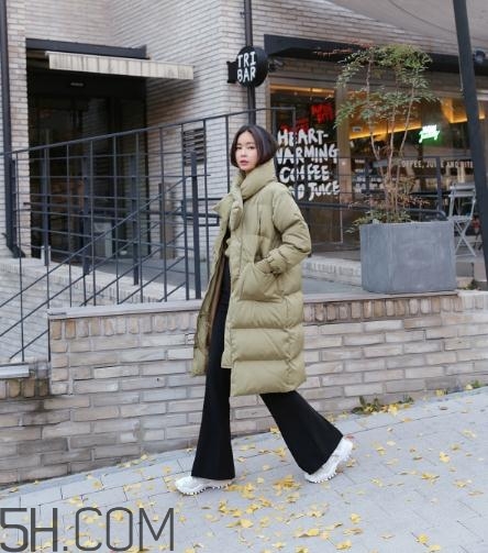 喇叭褲搭配羽絨服好看嗎？喇叭褲搭配羽絨服圖片