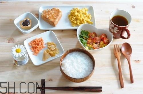 早上運動多久可以吃早餐？早上運動后什么時候吃早餐？
