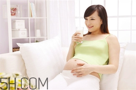 成人為什么也要喝奶粉？成人喝奶粉的好處有哪些？
