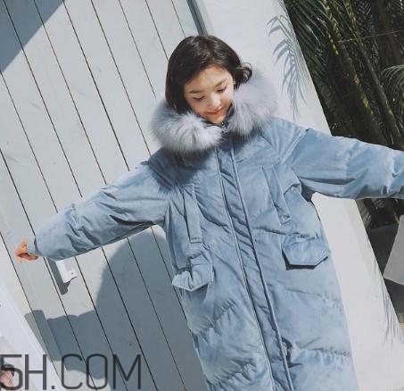 羽絨服面料錦綸和聚酯纖維哪個好？羽絨服軟的好還是硬的好？