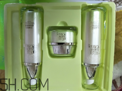 百雀羚至臻皙白組合套裝包含哪些？什么功效？
