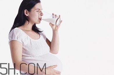 哪些孕媽不宜喝牛奶？準媽媽喝奶要注意什么？