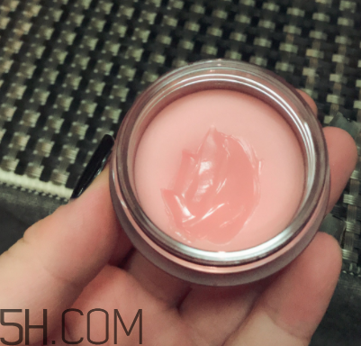 蘭芝夜間唇膜每次敷多厚？每次用多少？