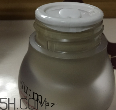 sum37魔法眼霜油不油？油皮能用嗎？