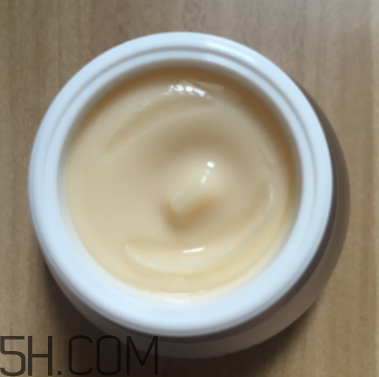 sum37魔法眼霜油不油？油皮能用嗎？