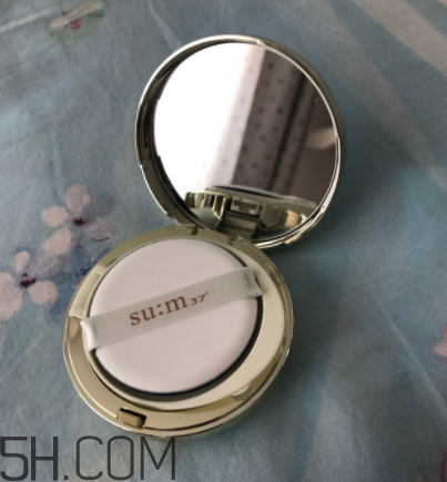 sum37空氣感氣墊霜浮粉嗎？適合油皮嗎？