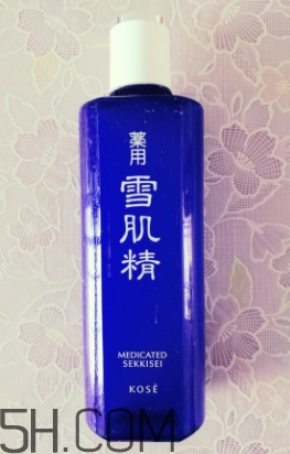 雪肌精化妝水適合干皮嗎？適合痘肌嗎？