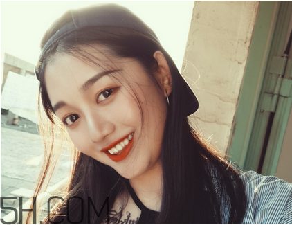 中午睡覺要卸妝嗎？怎么避免帶妝睡覺的危害？