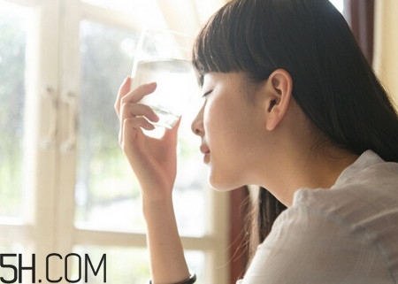女性初潮一般多少歲？女性初潮年齡如何預(yù)測(cè)？