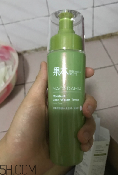 詩婷露雅生肌液滋潤型適合輕熟肌嗎？油不油？
