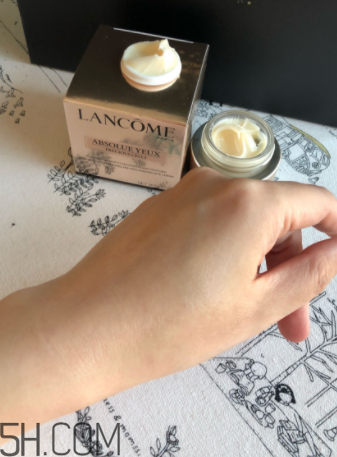 蘭蔻菁純眼霜與小黑瓶眼霜有什么區別？哪個好用？