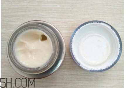 蘭蔻菁純眼霜與小黑瓶眼霜有什么區別？哪個好用？