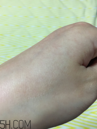 蘭蔻美膚修護(hù)精華乳有刺激嗎？適合敏感肌嗎？