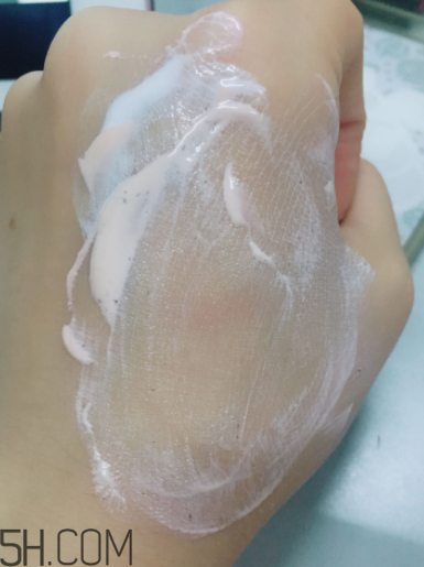 瓷肌晶透雪肌潔面乳可以卸妝嗎？清潔力如何？