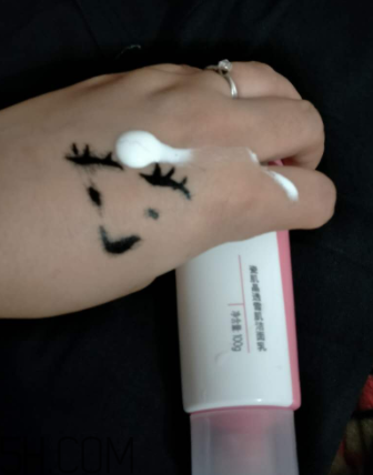 瓷肌晶透雪肌潔面乳可以卸妝嗎？清潔力如何？