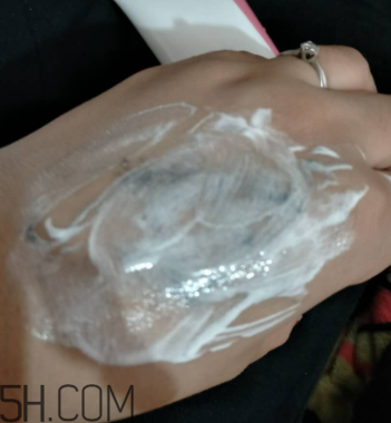 瓷肌晶透雪肌潔面乳可以卸妝嗎？清潔力如何？