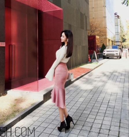 粉色裙子配什么鞋子？不同款式不同的風格
