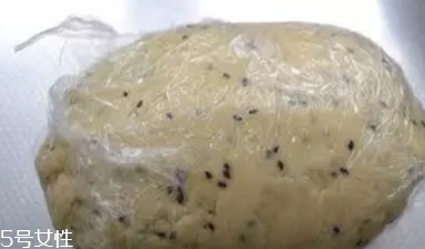 ?炸麻葉用什么水和面？面粉還是淀粉還是木薯粉