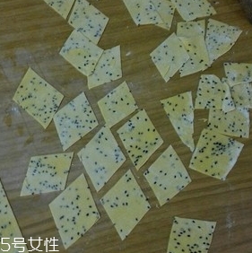 炸麻葉怎么做才脆酥？掌握這些技巧就很簡單