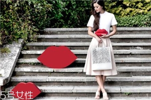 lulu guinness是什么牌子？明星網紅都愛的紅唇包