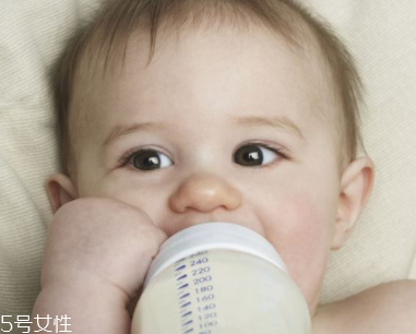 如何逐漸減少母乳的次數？轉移注意力很管用