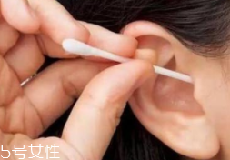 耳屎過多的真相是什么？有可能是咽喉發炎了