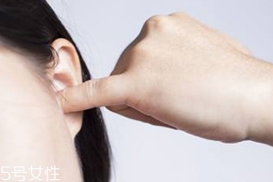 耳屎很黏是什么原因造成的？基因遺傳決定的