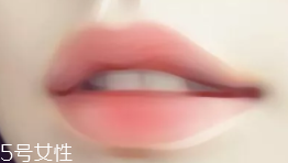 潤唇膏要怎么清潔？用前刮掉一層