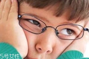 經常用眼吃什么食物好？這些常見食物要常吃