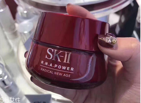 sk2大紅瓶面霜與百優面霜哪個好？sk2大紅瓶屬于貴婦面霜