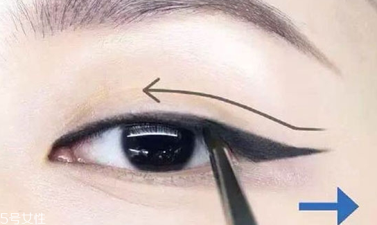 新手適合眼線液還是眼線筆？史上最全眼線誤區(qū)