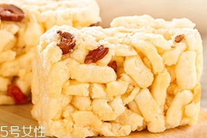 沙琪瑪產婦可以吃嗎？哺乳期吃東西要注意