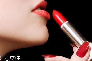 唇膏出水是變質了嗎？只是高溫熱出汗