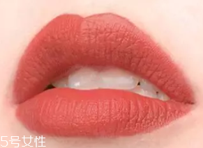 唇膏出水是變質了嗎？只是高溫熱出汗