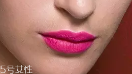 唇膏出水是變質了嗎？只是高溫熱出汗