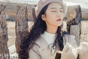 純色呢大衣怎么搭配？這樣搭美到?jīng)]朋友