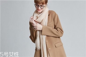 大衣上有膠印怎么去除？這樣做膠漬統(tǒng)統(tǒng)都不見(jiàn)