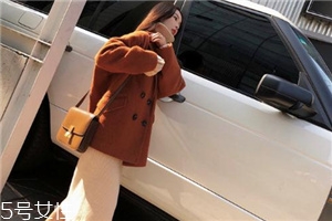 大衣粘毛是料子不好嗎？原來是這個原因