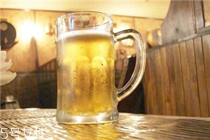 喝啤酒會豐胸嗎？不建議喝啤酒來豐胸