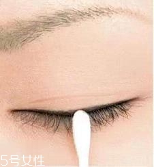 眼線液筆不出水怎么辦？畫眼線的常見誤區