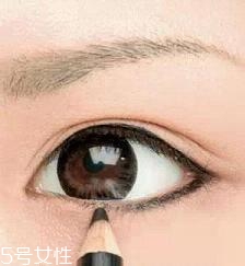 眼線液筆不出水怎么辦？畫眼線的常見誤區